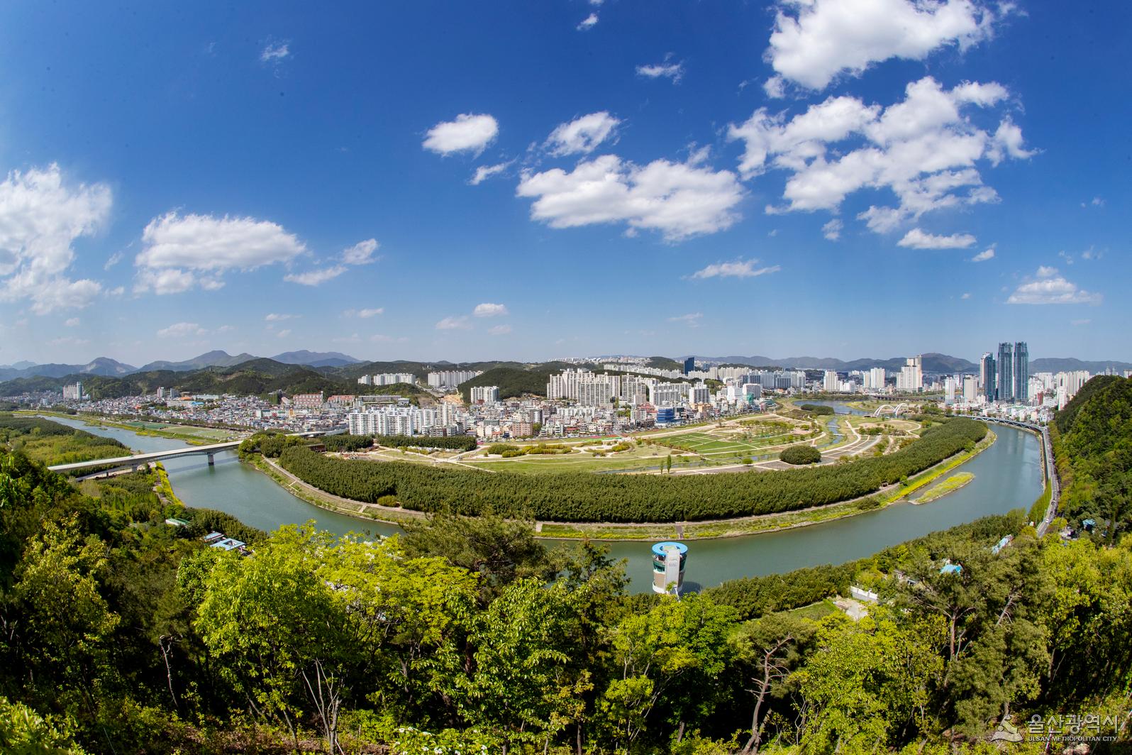공업탑 야경